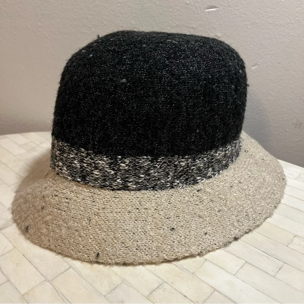 Bouclé Textured Flapper Hat in Black Gray & Beige Gradient